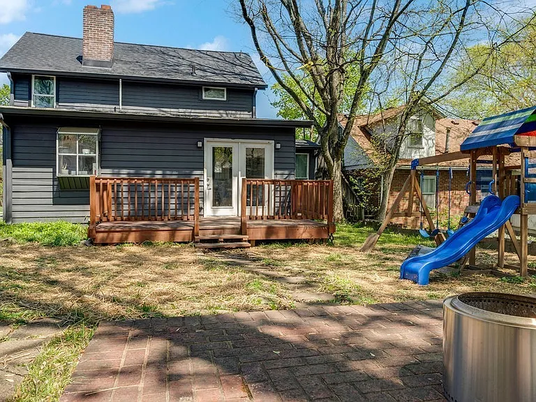 1422 Benjamin St — Photo 20