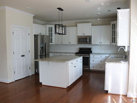 5th image of 6751 N Donahue Dr
