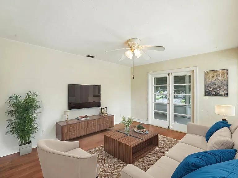 830 Nelson St — Photo 3