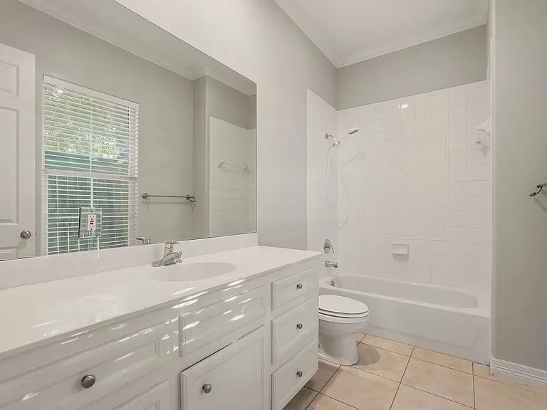 822 Stuart St — Photo 7