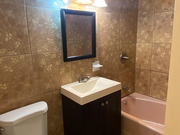 2nd image of 657 Saint Lawrence Ave #2
