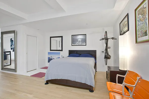 Sold by Level Group | media 9