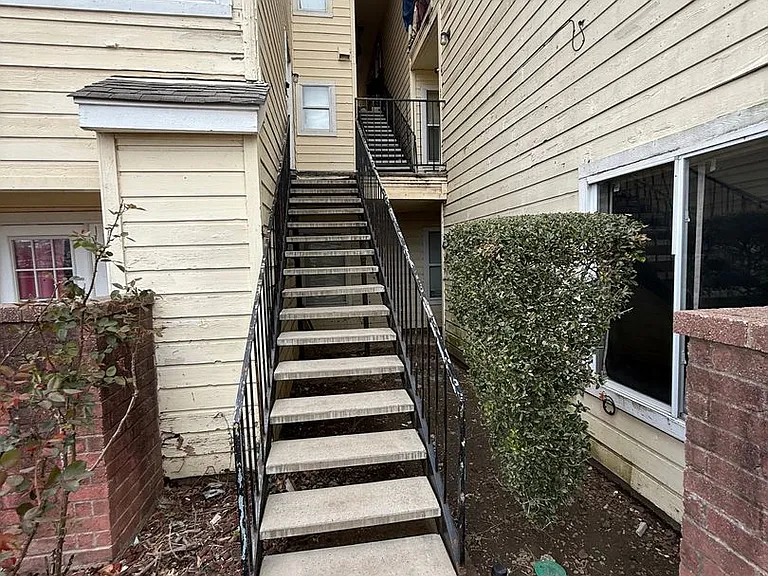 1808 E 66th Pl #D301 — Photo 8