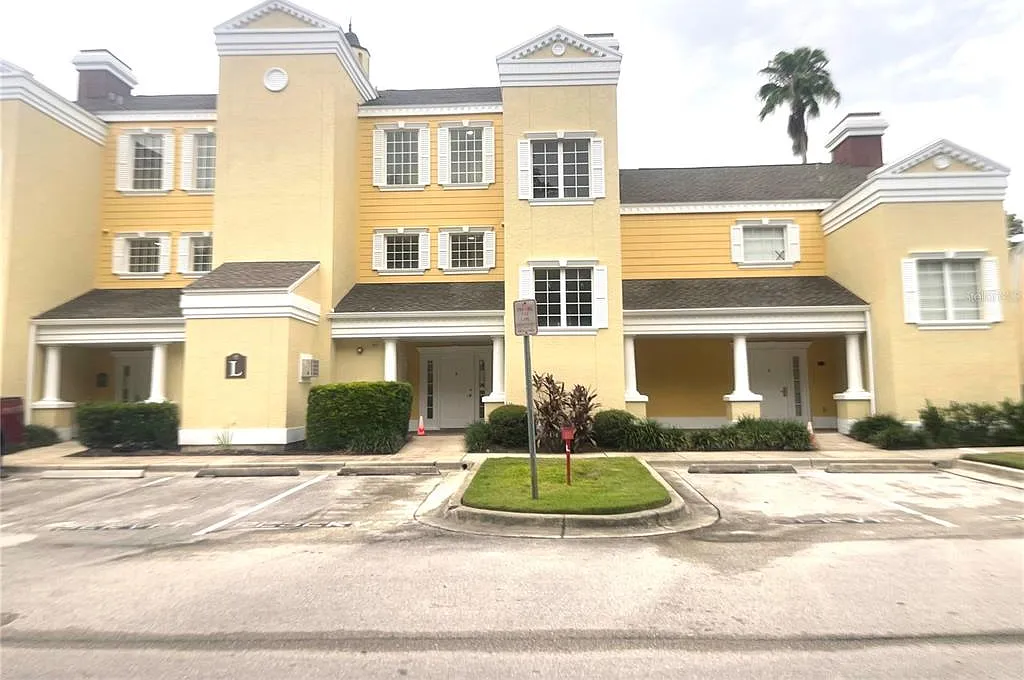 1 bed, 1.0 bath, 823 sqft, $2,000 — Photo 1