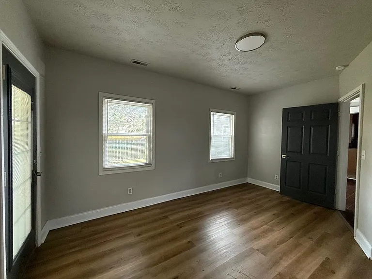2237 Saint Paul St — Photo 18