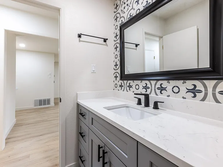 7601 W Gate Blvd — Photo 24