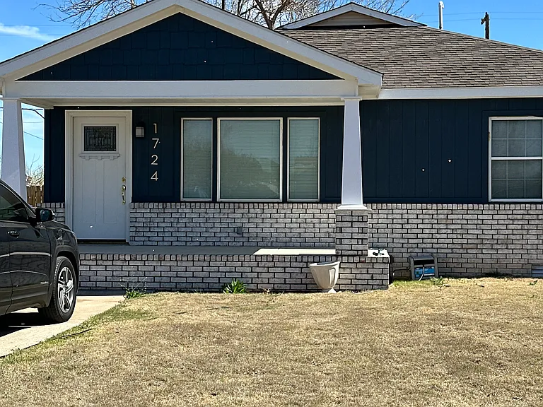 1724 Hillcrest Dr — Photo 1