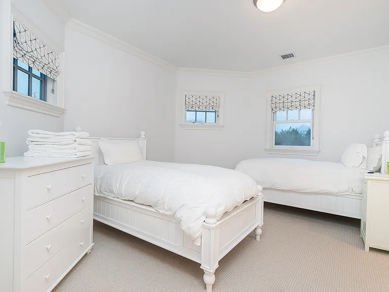 704 Ocean Rd — Photo 19
