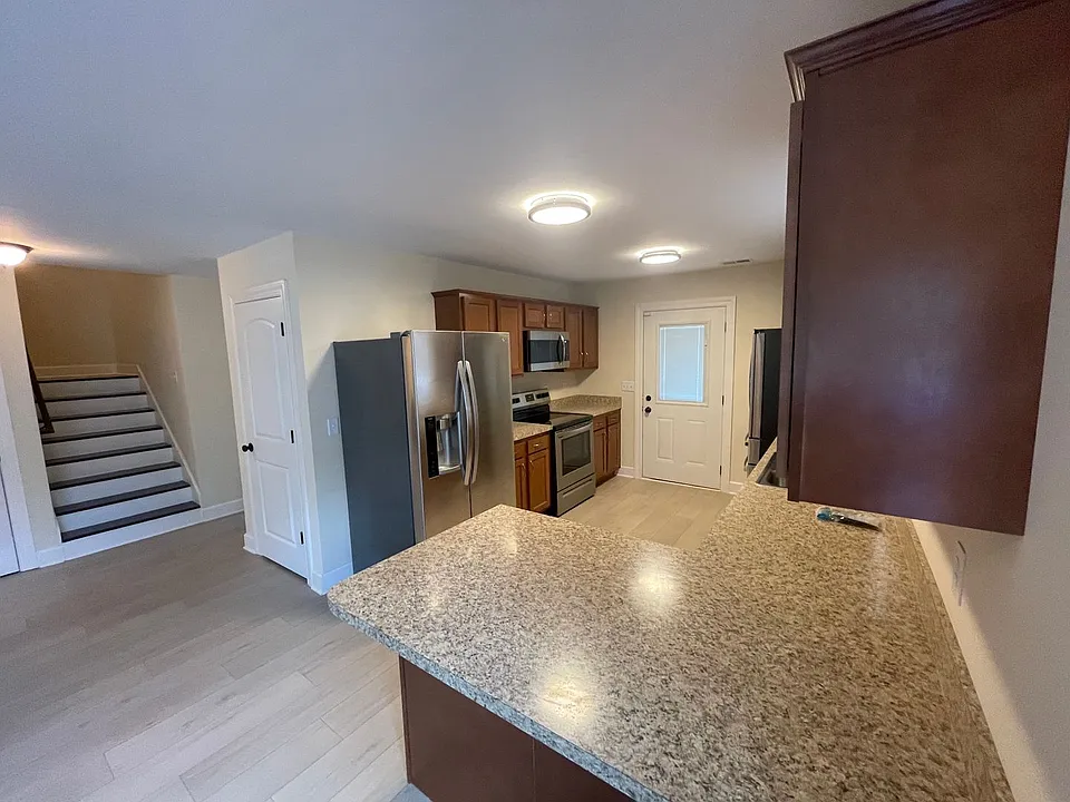 300 Mockingbird Ln