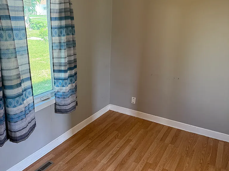 1302 W Church St — Photo 7