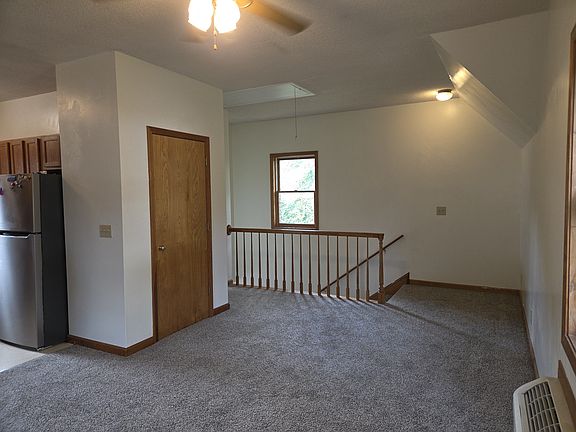 Entrance area and closet.