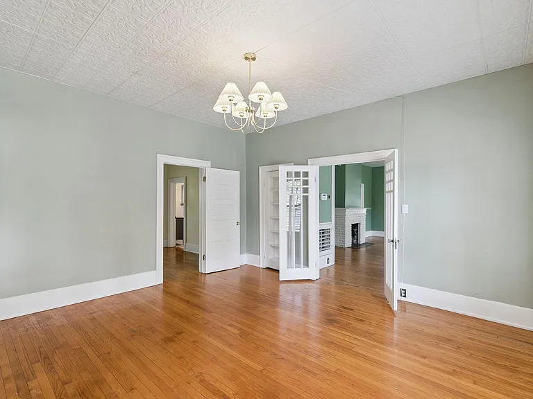 2400 S Park Ave — Photo 7