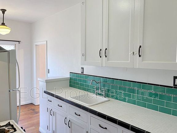 3rd image of 1432 Echo Park Ave Unit 110