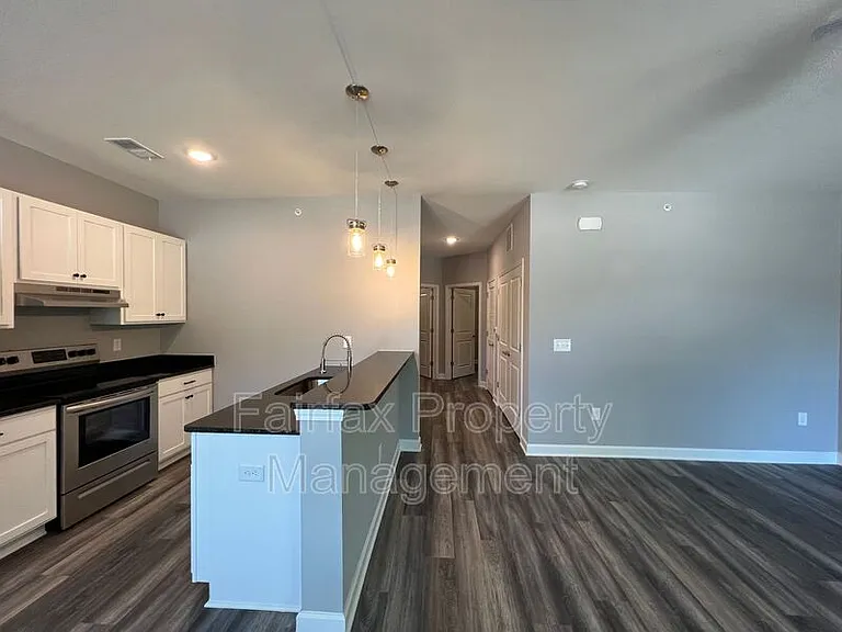 518 Boone St #104 — Photo 11