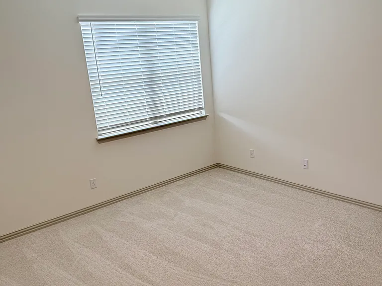 Master bedrom pic 3