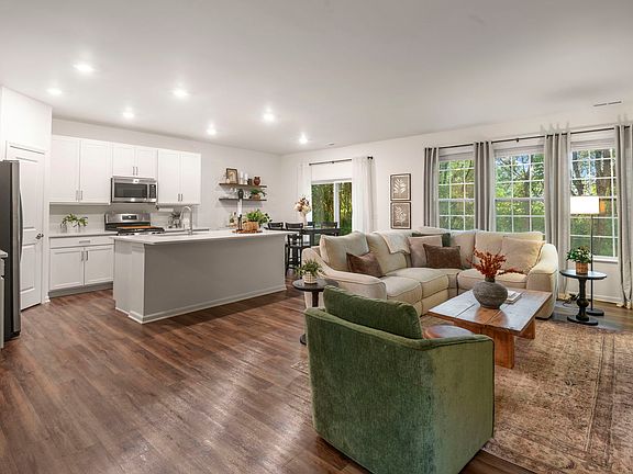 3rd image of 1009 Draper Rd