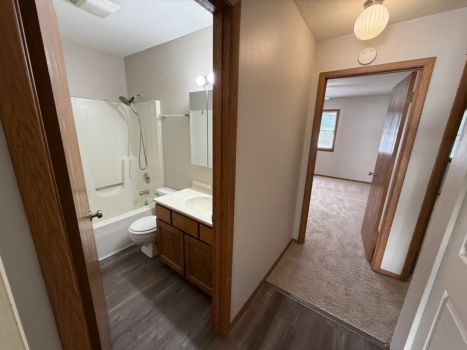 2 bed, 1000 sqft, $1,350 — Photo 1