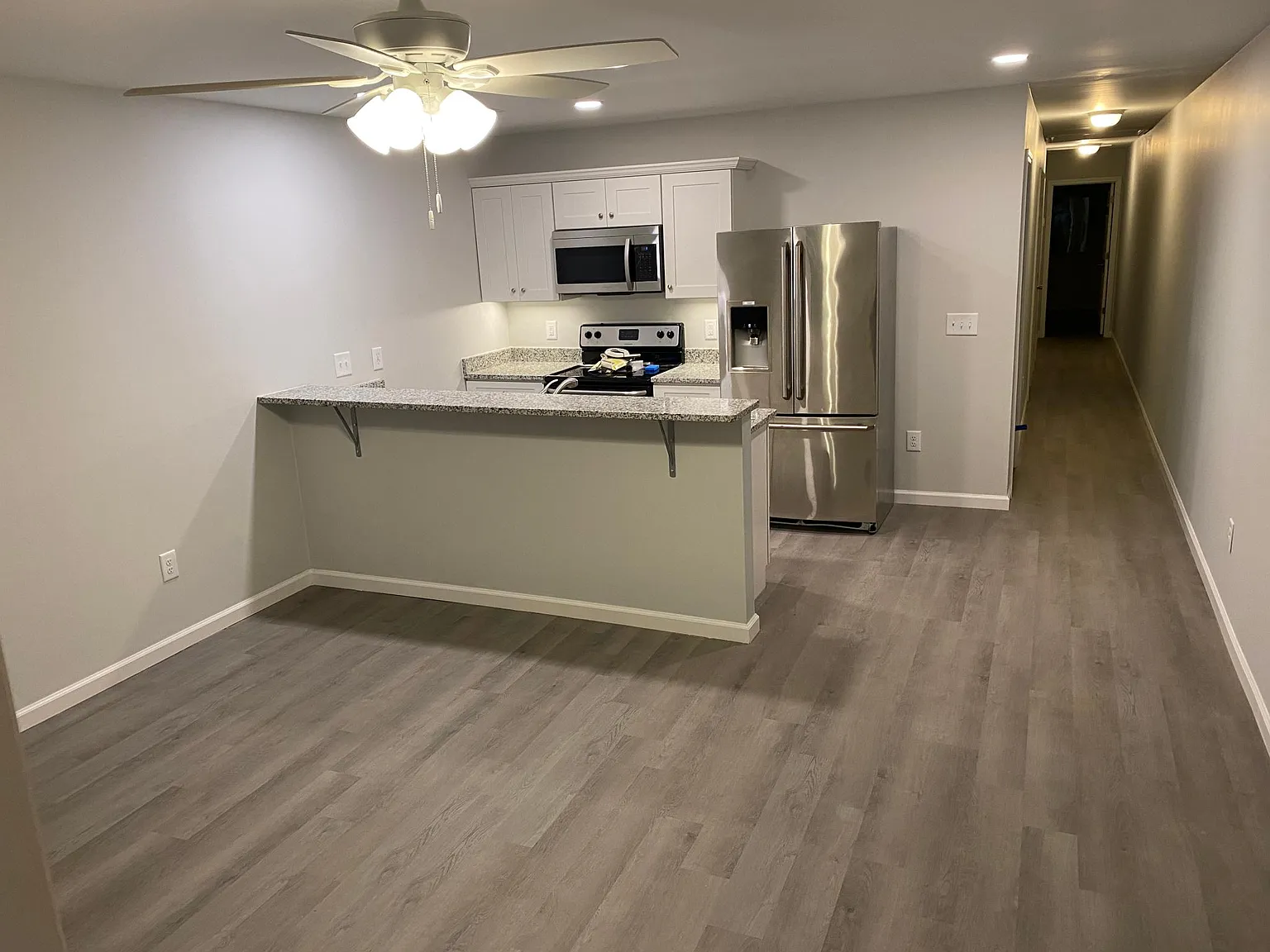 906 E McBee St — Photo 2