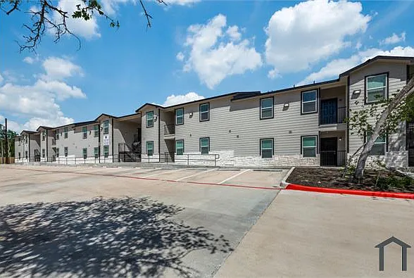 2 bed, 791 sqft, $995 — Photo 2