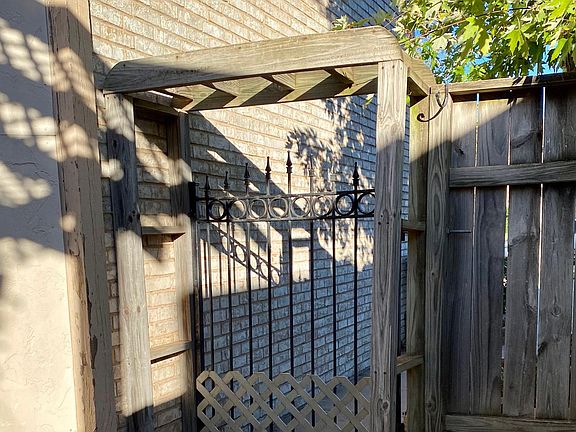 3rd image of 12721 Silver Ln
