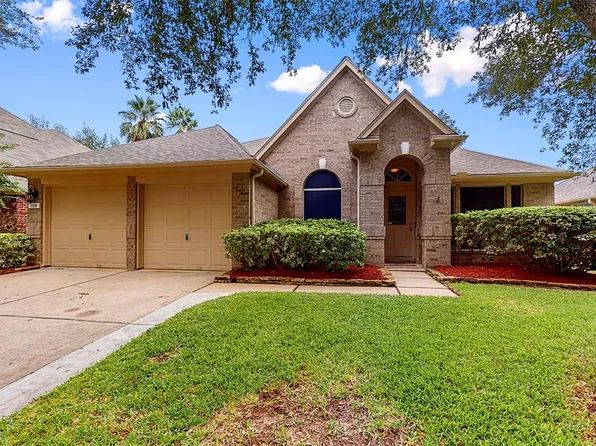 139 Chandler Ct, Sugar Land, TX 77479