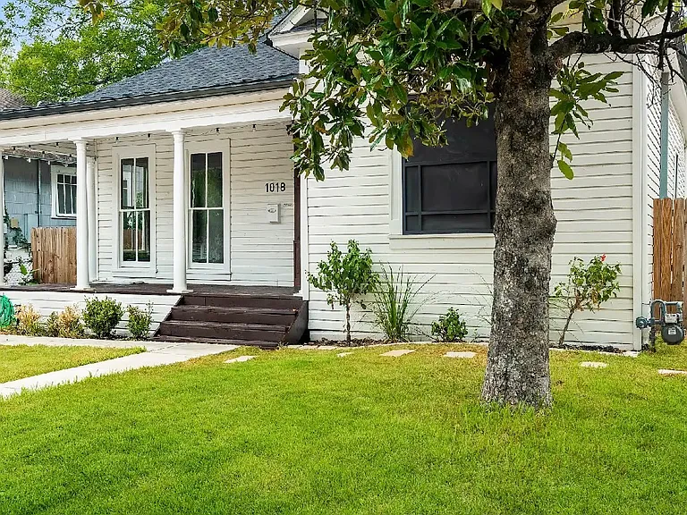 1018 Burnet St — Photo 3