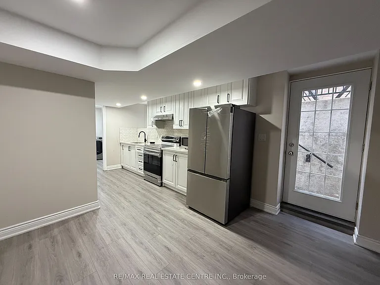 320 Sedgewood St #BASEMENT — Photo 5
