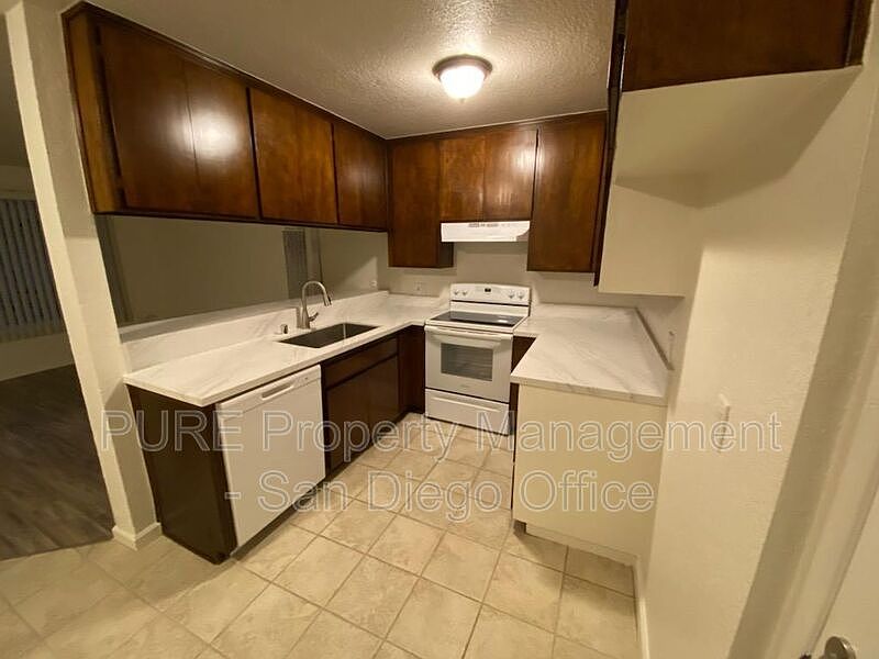 1st image of 115 W 5th Ave
