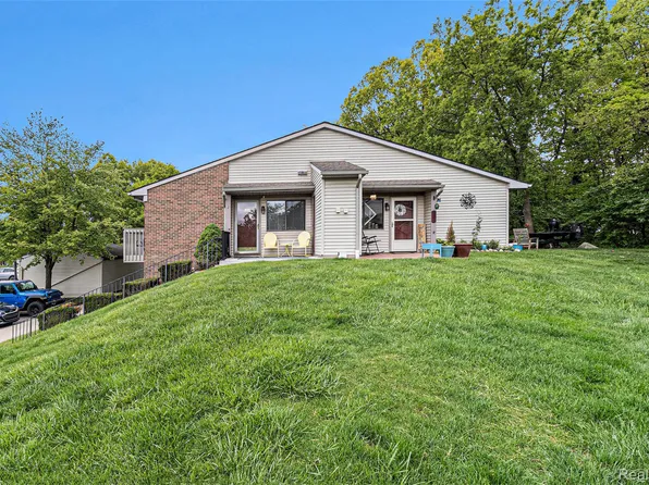 313 Spring Brooke Dr, Brighton, MI 48116