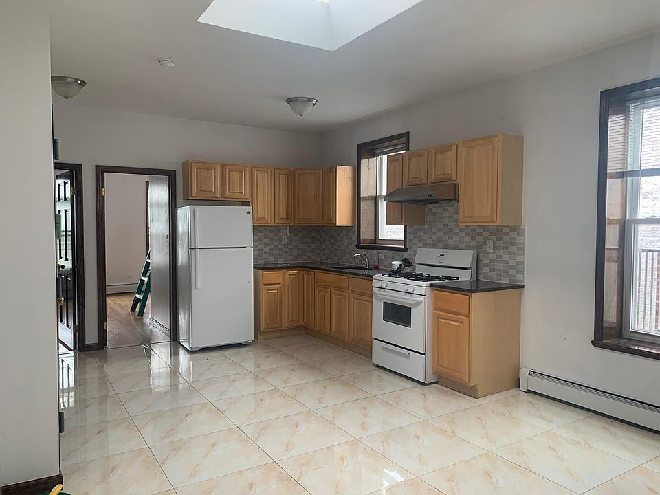 2nd image of 3466 Fulton St