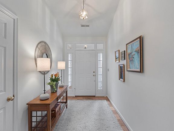 3rd image of 1697 Banyan Ct