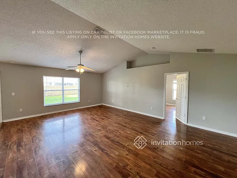 1080 SW McCoy Ave — Photo 3