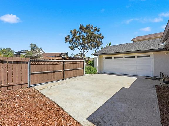 5th image of 979 Calma Dr