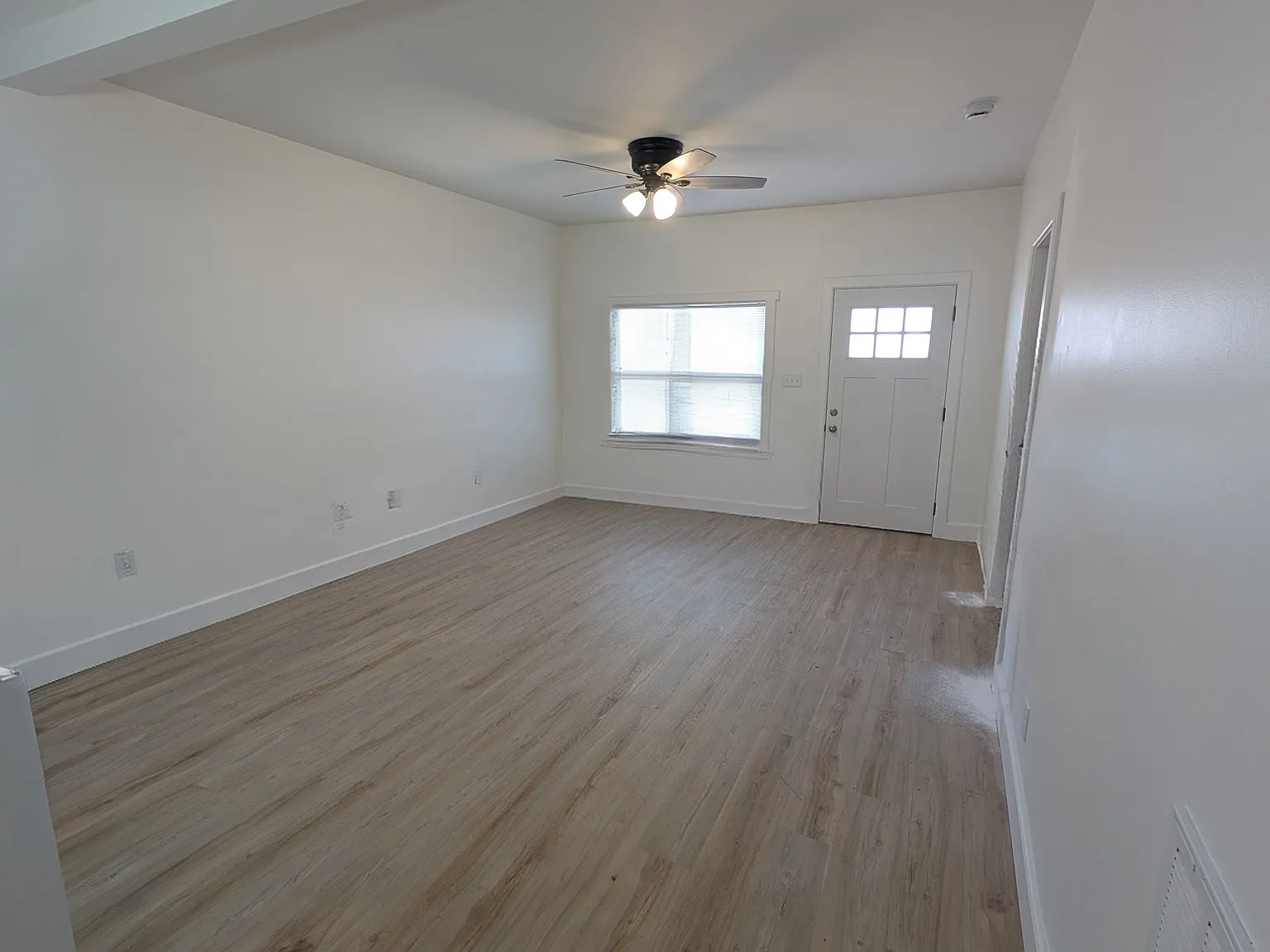 3 bed, 1200 sqft, $2,000 — Photo 4