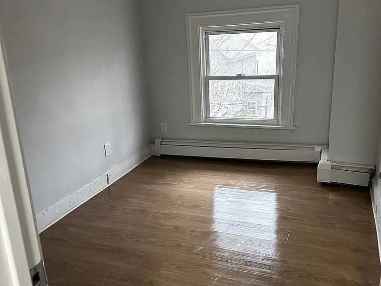 57 Thompson St — Photo 3