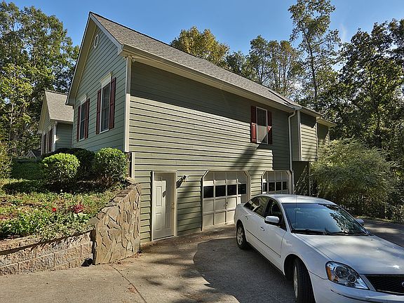 3rd image of 306 Winsom Ct