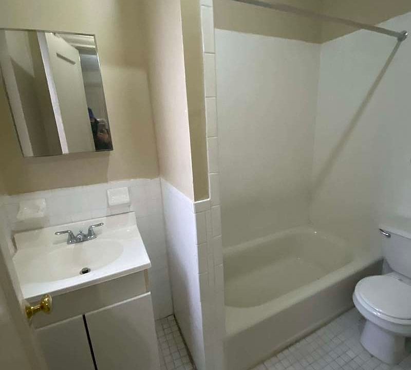 2nd image of 2180 Ryer Ave #4F