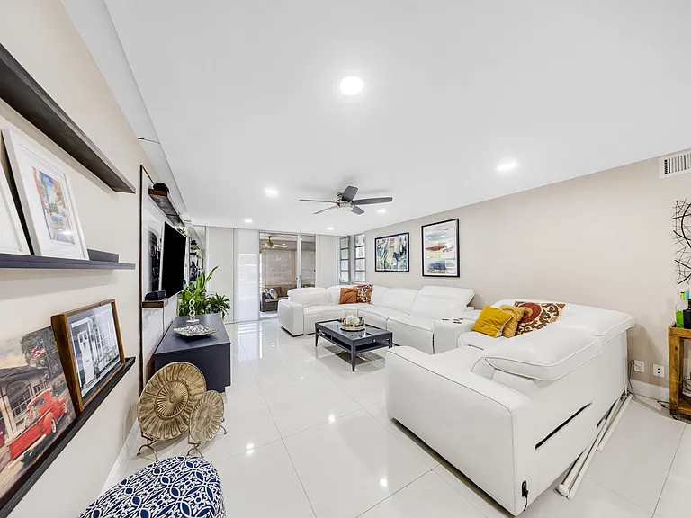 4261 W Palm Aire Dr #204 — Photo 9