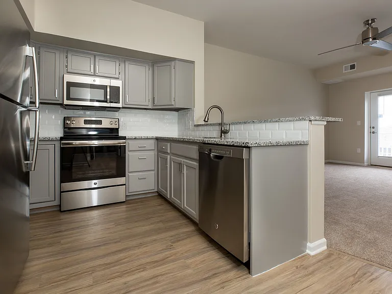 200 East Avenue Apartments and Townhomes — Photo 10