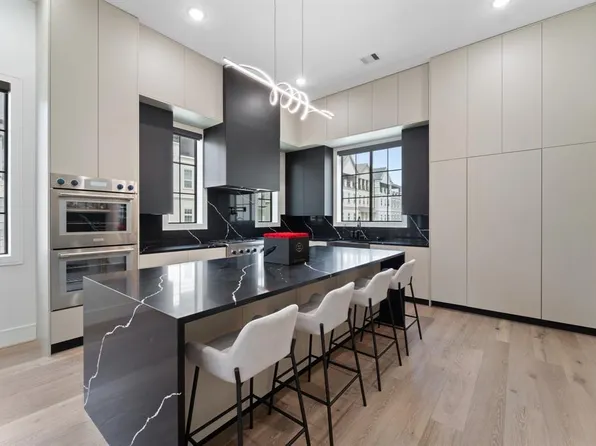 948 Blackshire Ln, Houston, TX 77055