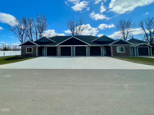 202 New Trier Ave NW, Watertown, SD 57201