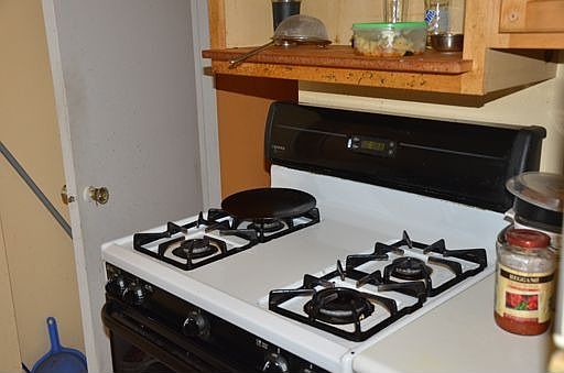 5th image of 6751 N Hamlin Ave