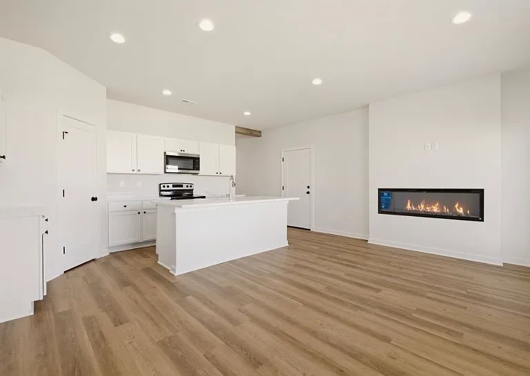 3402 E Thunder St — Photo 5