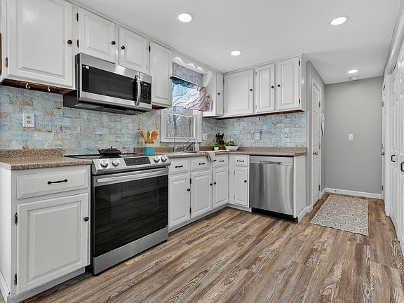 4th image of 11 Pingree Hill Road #L