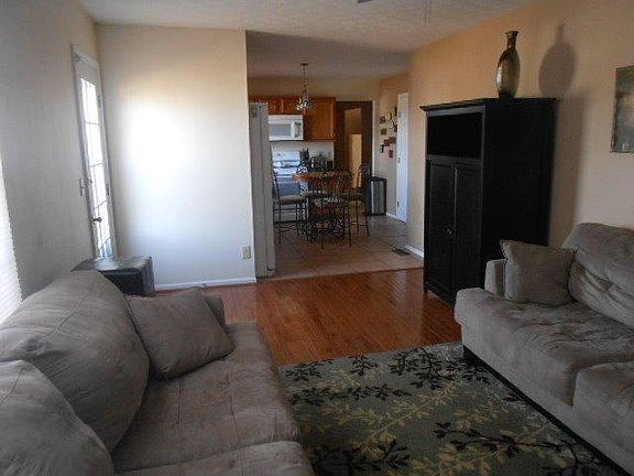 4th image of Greenridge Dr