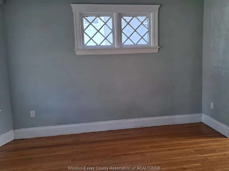 363 McKay Ave — Photo 6