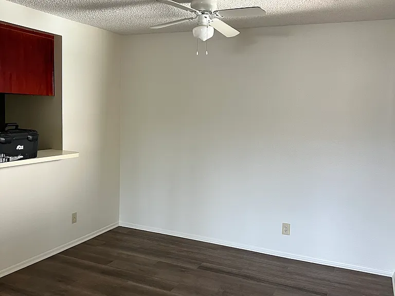 1371 Loma Ave #201 — Photo 3