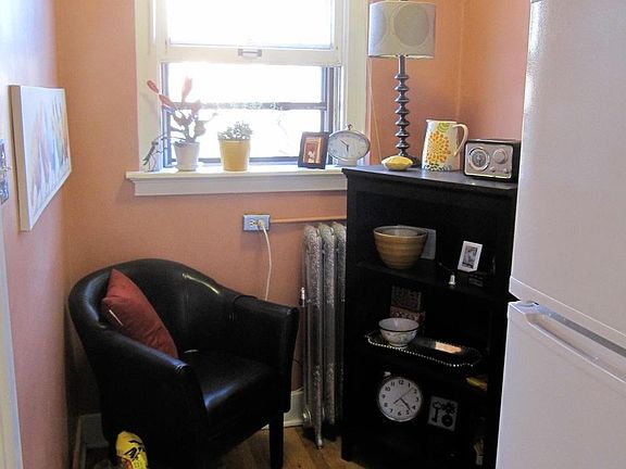 Kitchen Eating Area