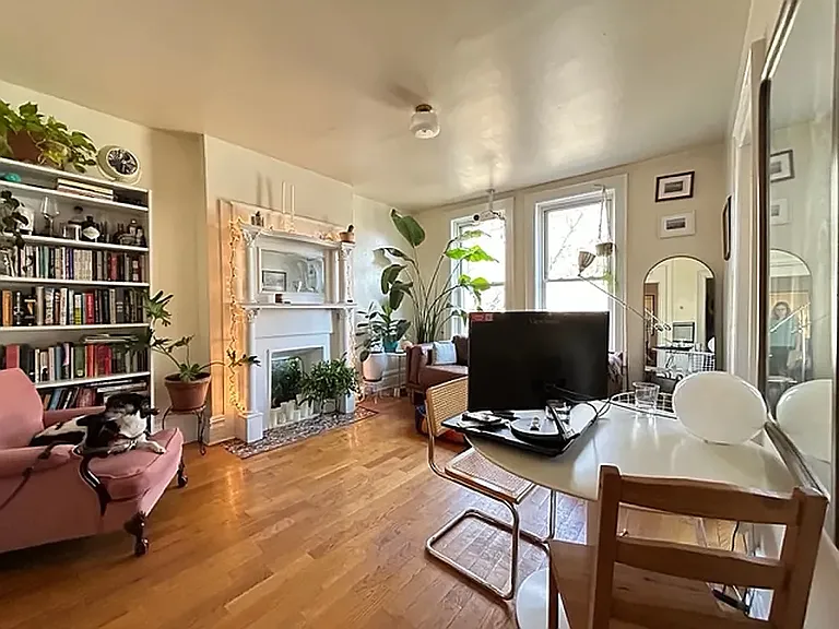 272 Albany Ave #2F — Photo 2