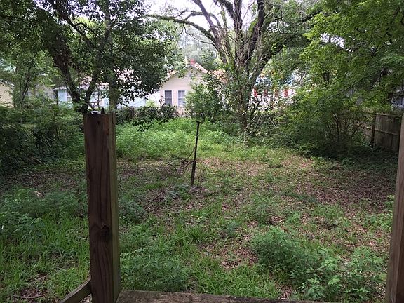 3rd image of 1031 E 12th St